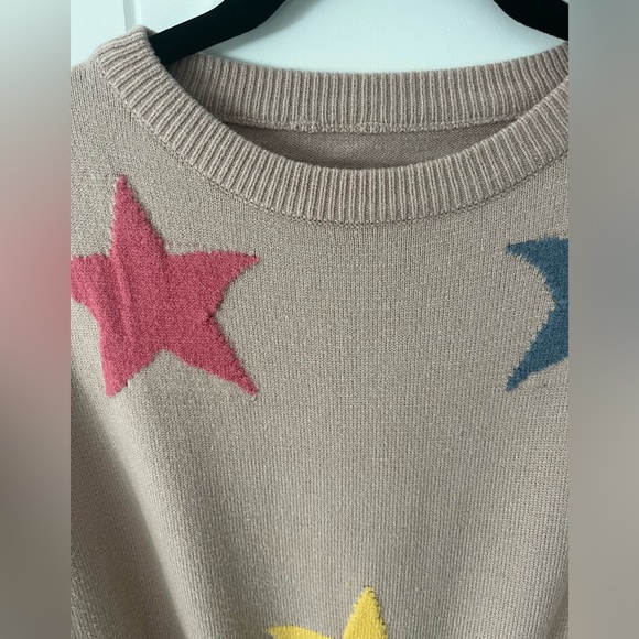 Star Sweater - Picture 12 of 12